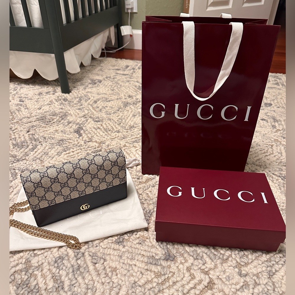 USED ONCE - GG Marmont wallet on chain